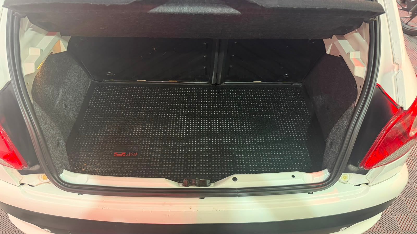 Peugeot 207 XT Premium 1.4 HDi 2012 - miniatura 2