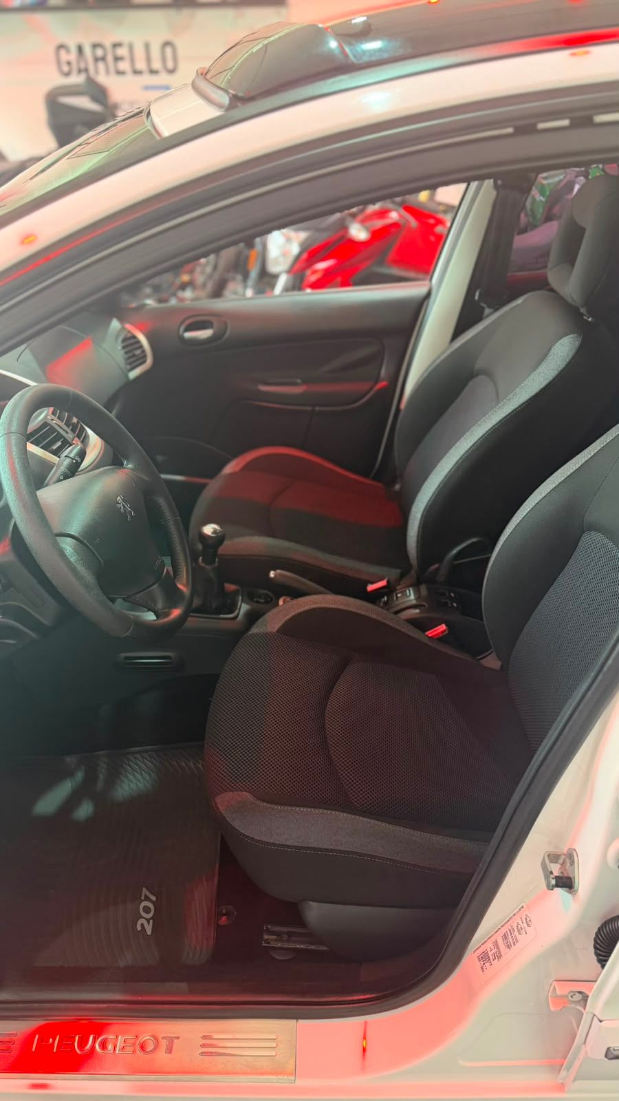Peugeot 207 XT Premium 1.4 HDi 2012 - miniatura 9
