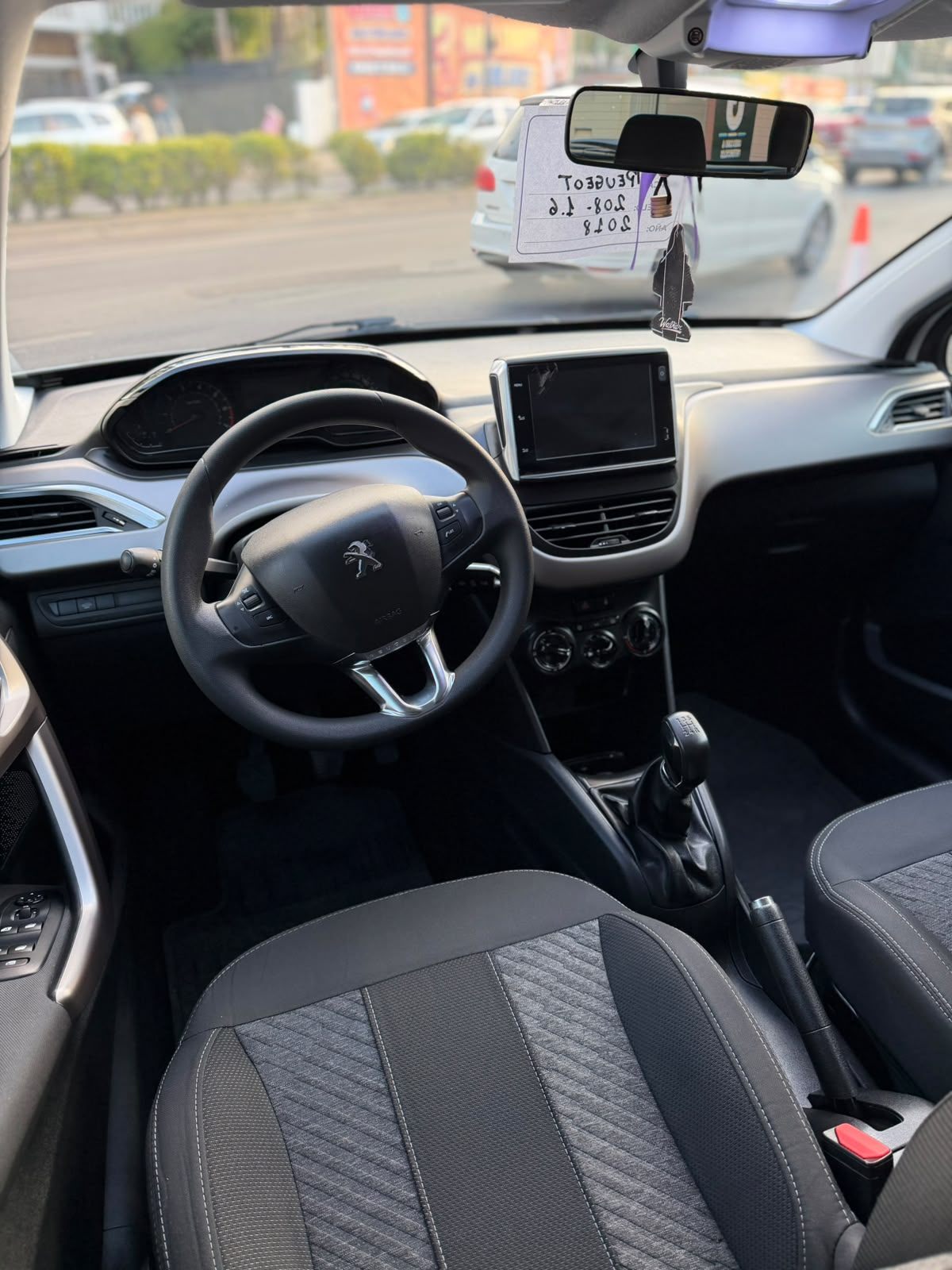Peugeot 208 Allure 1.6 2018 - miniatura 2