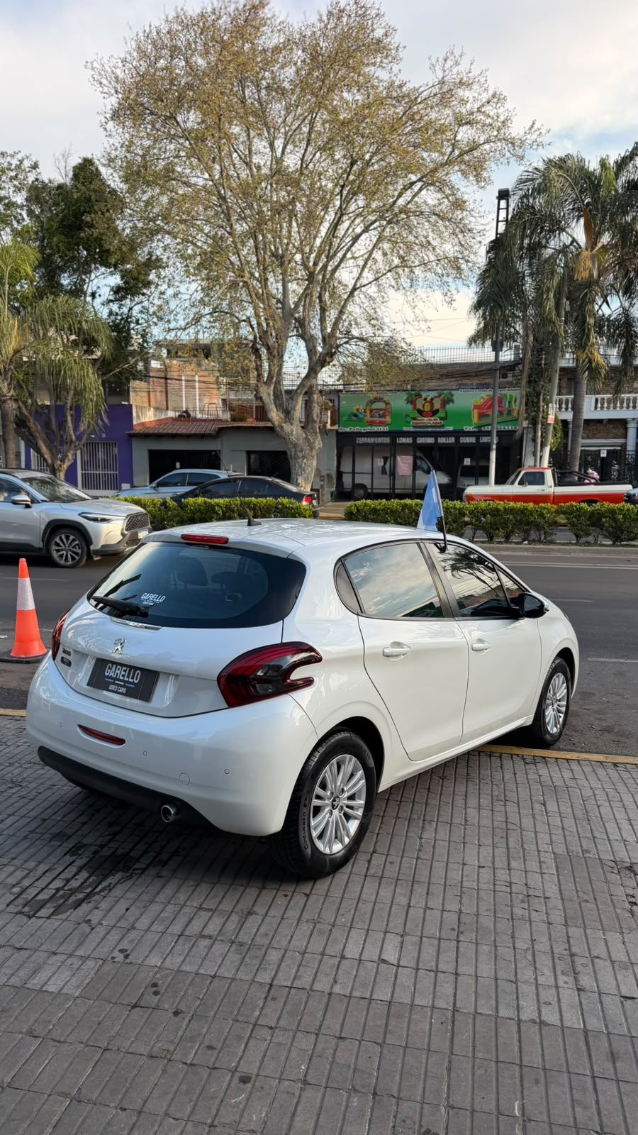 Peugeot 208 Allure 1.6 2018 - miniatura 3