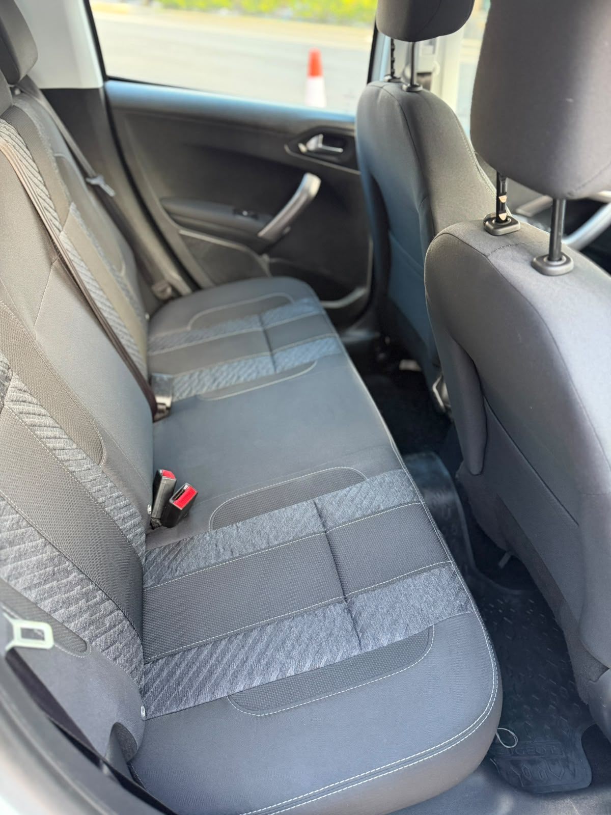 Peugeot 208 Allure 1.6 2018 - miniatura 6