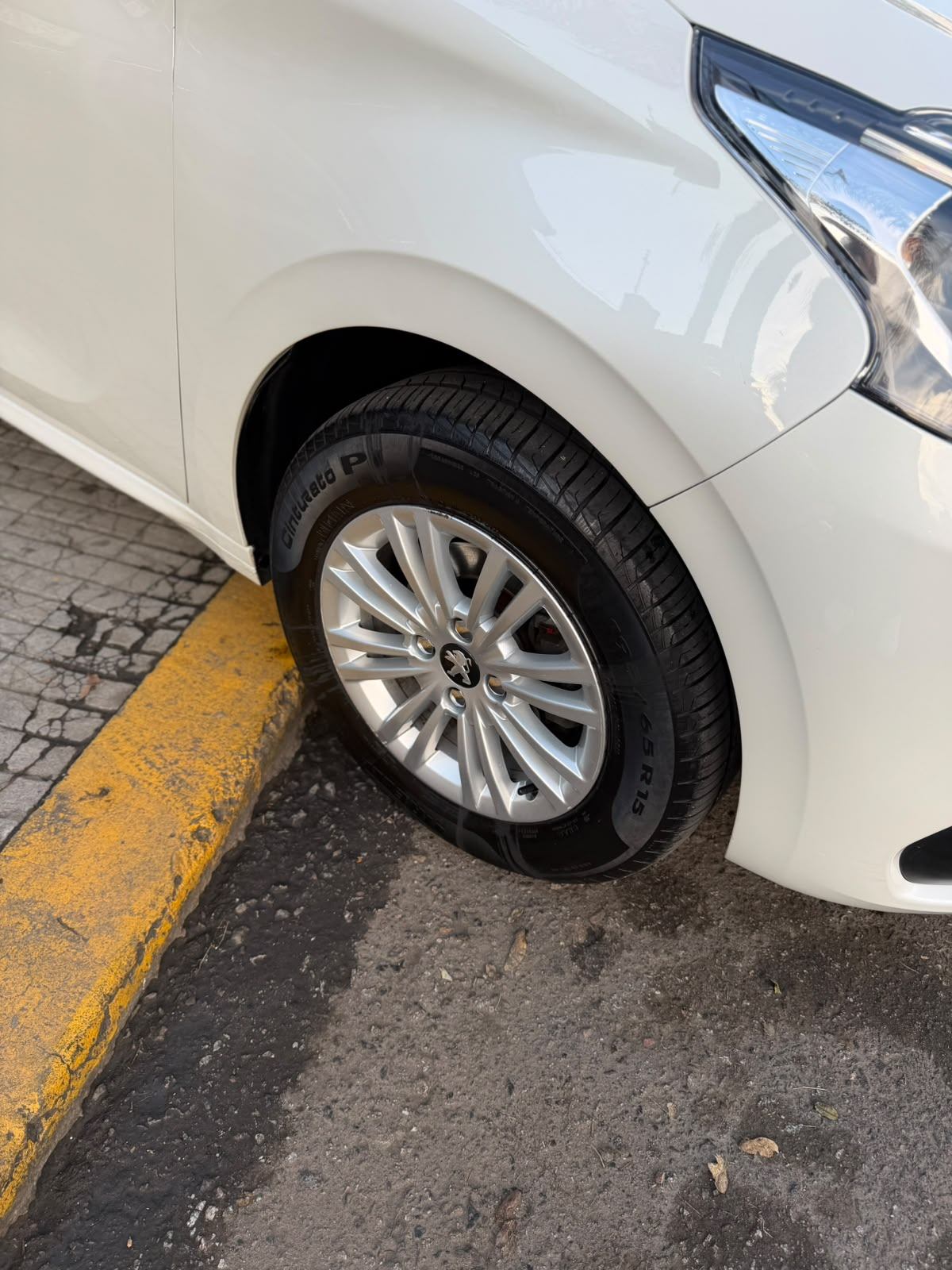 Peugeot 208 Allure 1.6 2018 - miniatura 8
