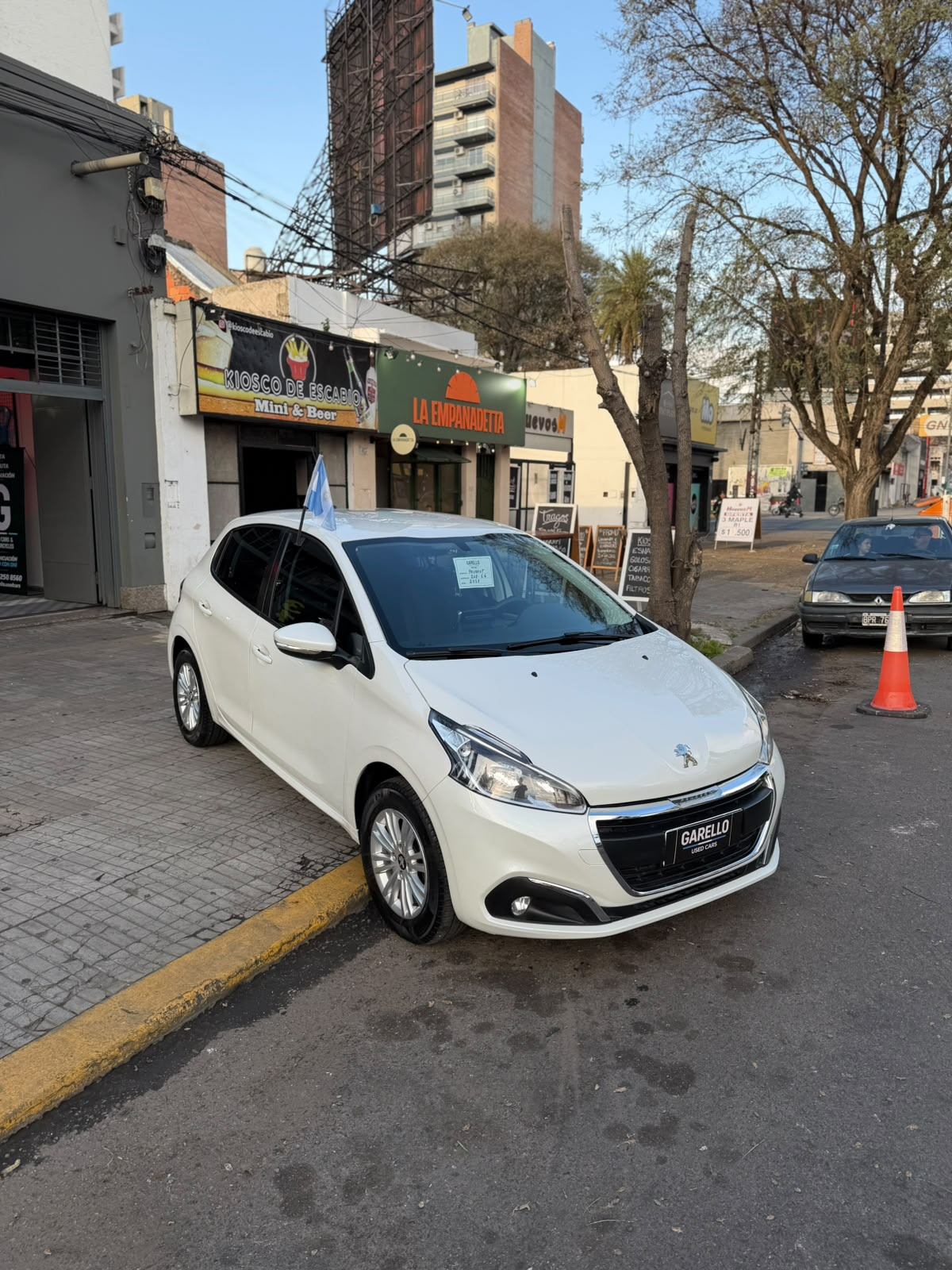 Peugeot 208 Allure 1.6 2018 - miniatura 9