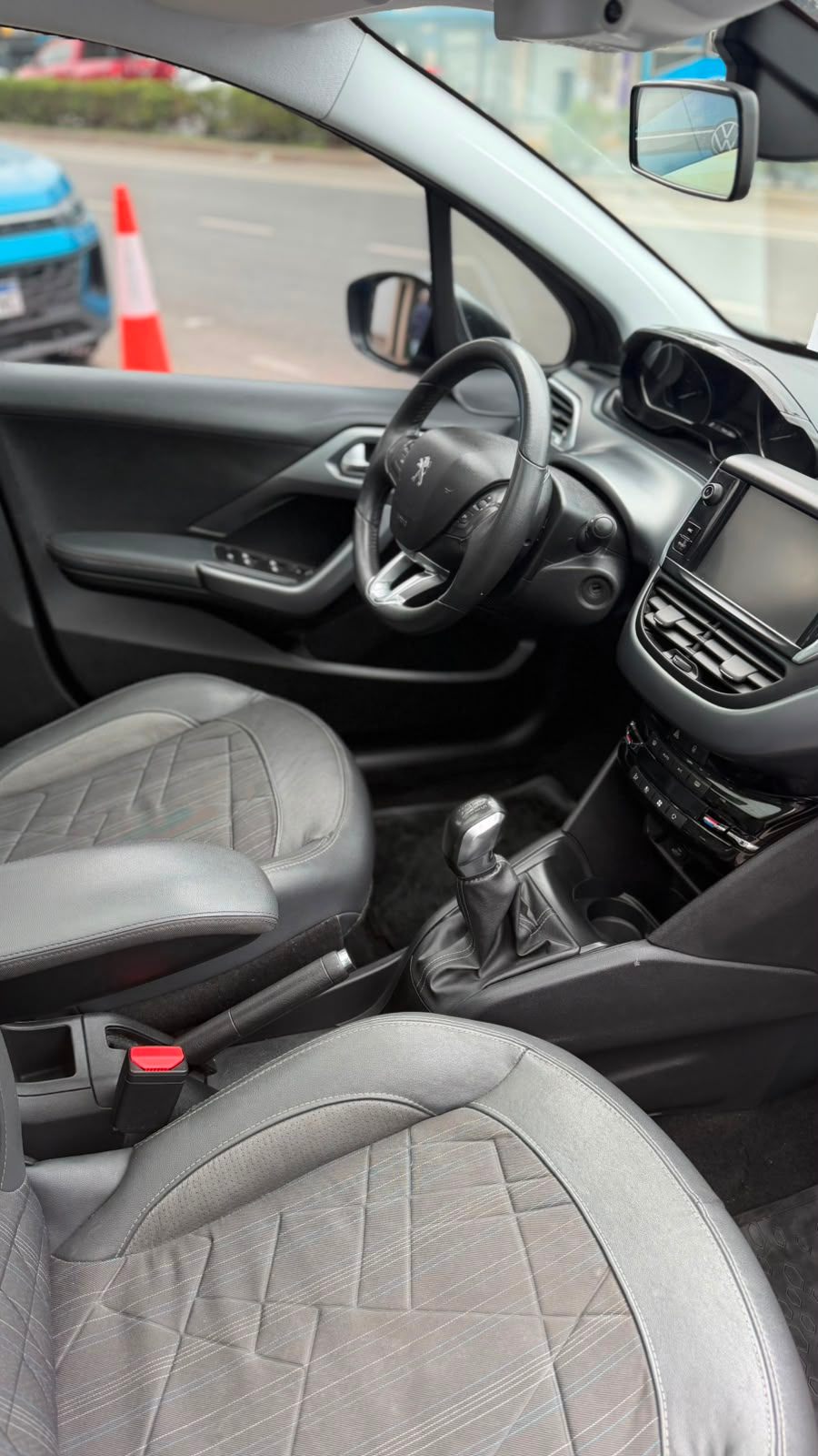 Peugeot 208 Feline pack cuir 2016 - miniatura 2