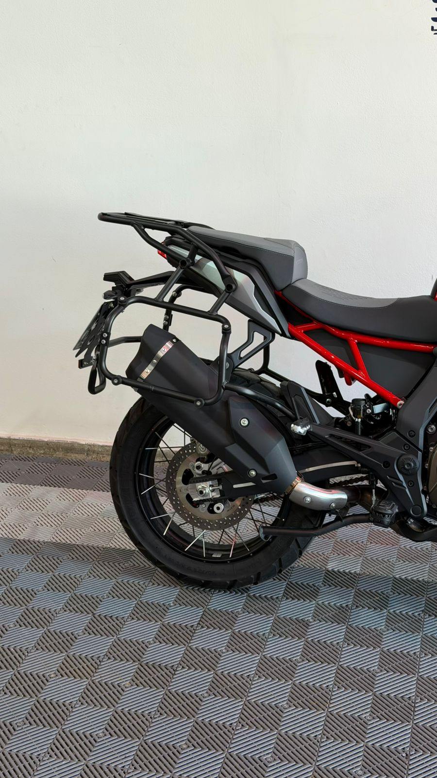 QJMotor SRT 550 SX 2026 - miniatura 3
