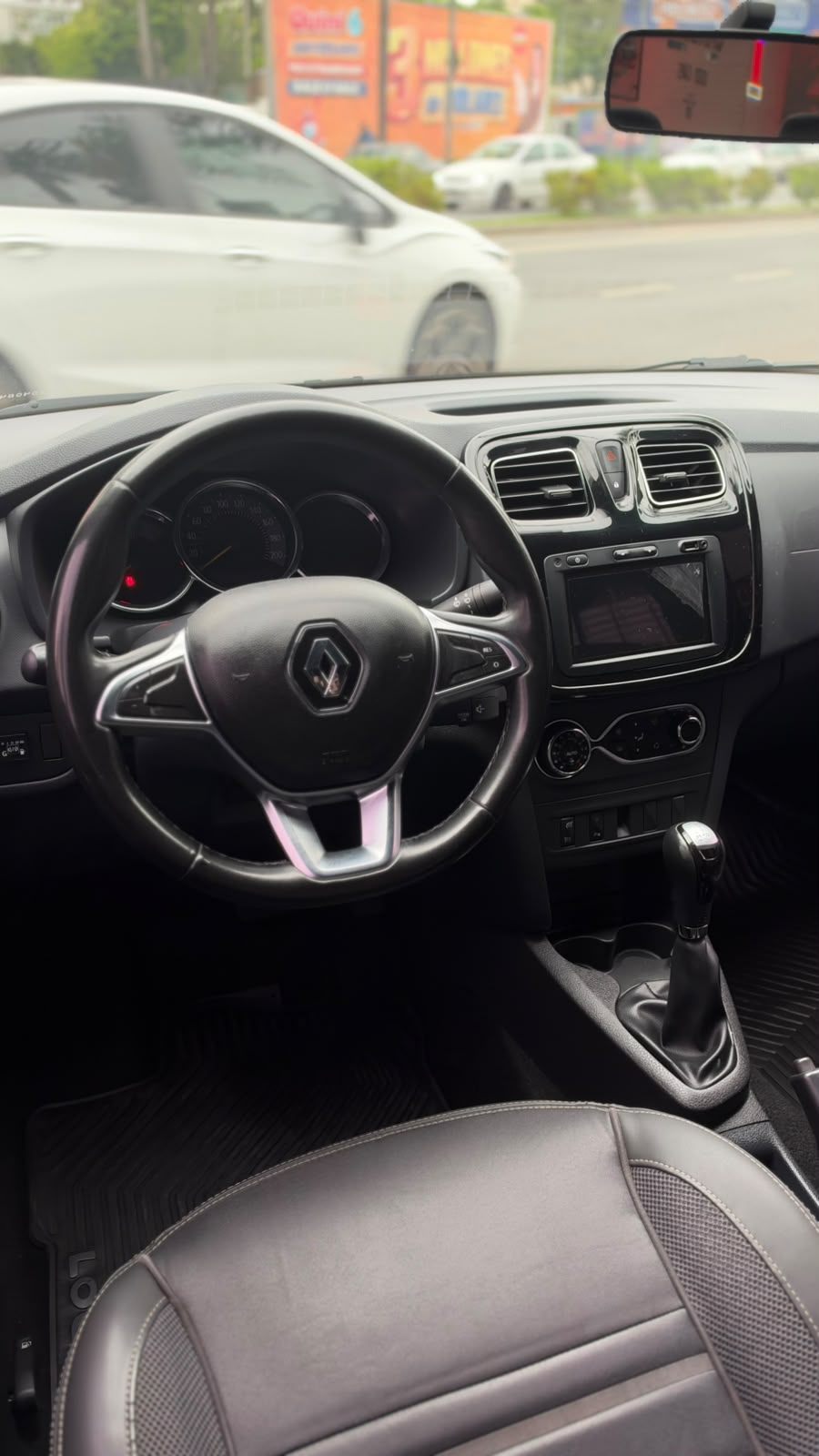 Renault Logan Intense 1.6 2020 - miniatura 2
