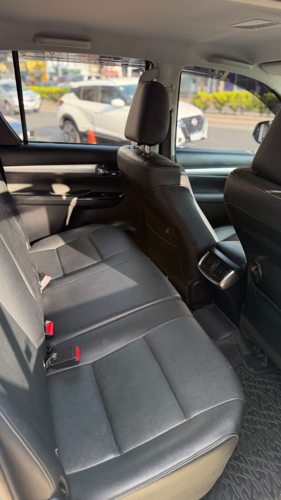 Toyota Hilux SRX 2.8 2018 - miniatura 6
