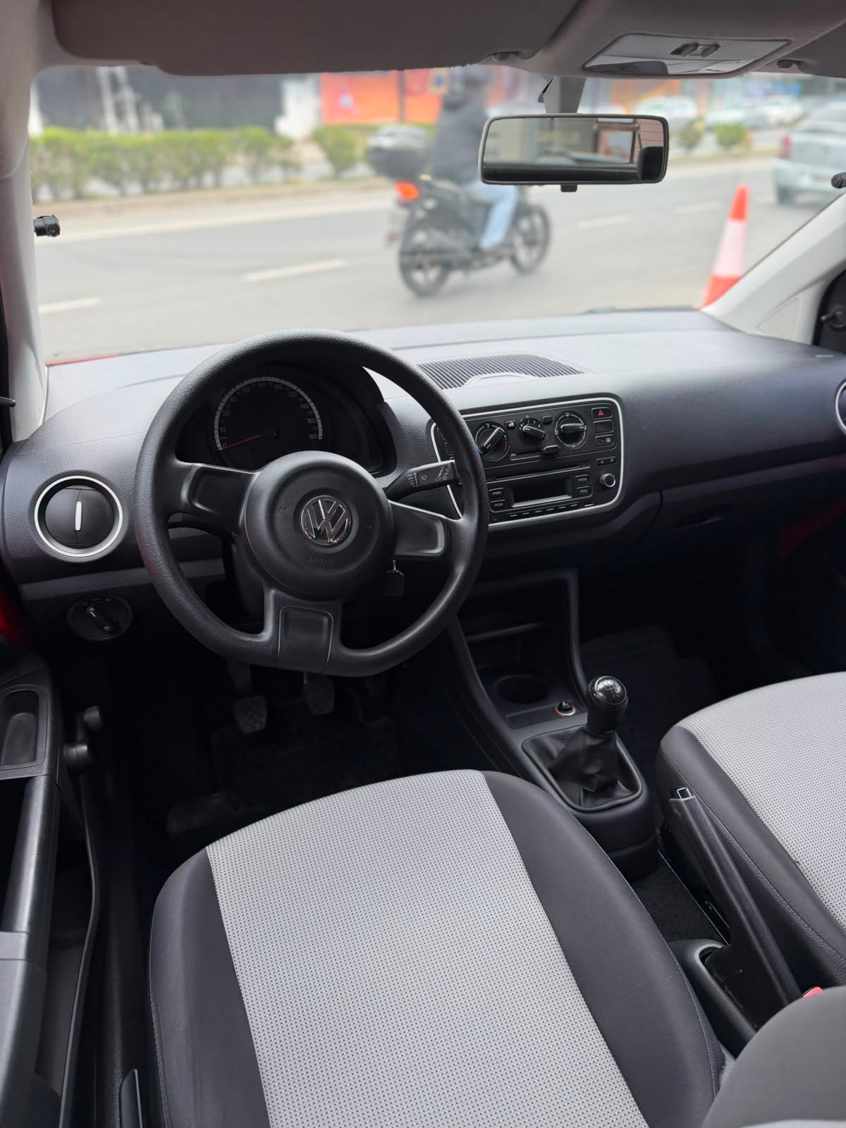 Volkswagen Up! 1.0 2015 - miniatura 2
