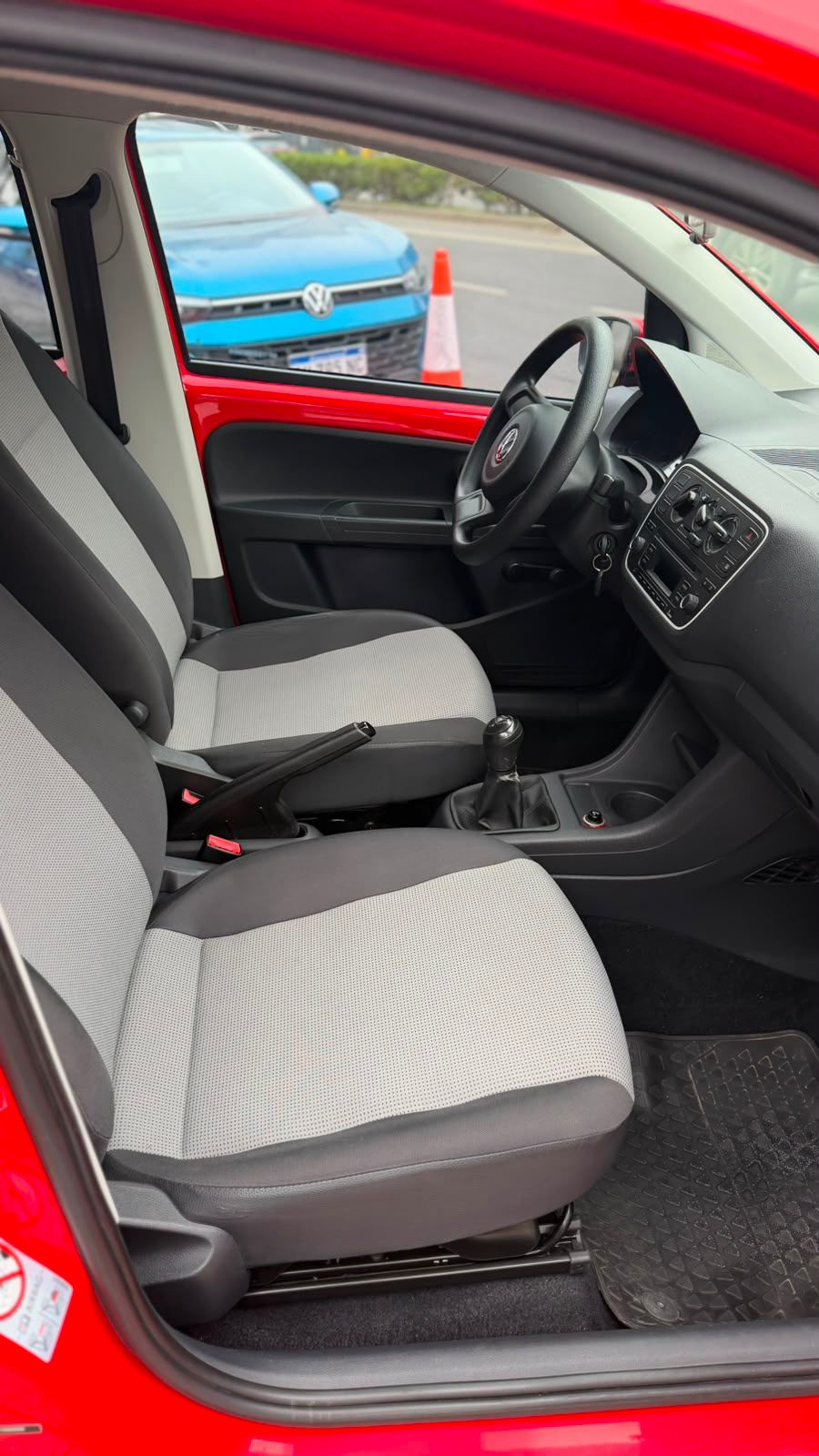 Volkswagen Up! 1.0 2015 - miniatura 7