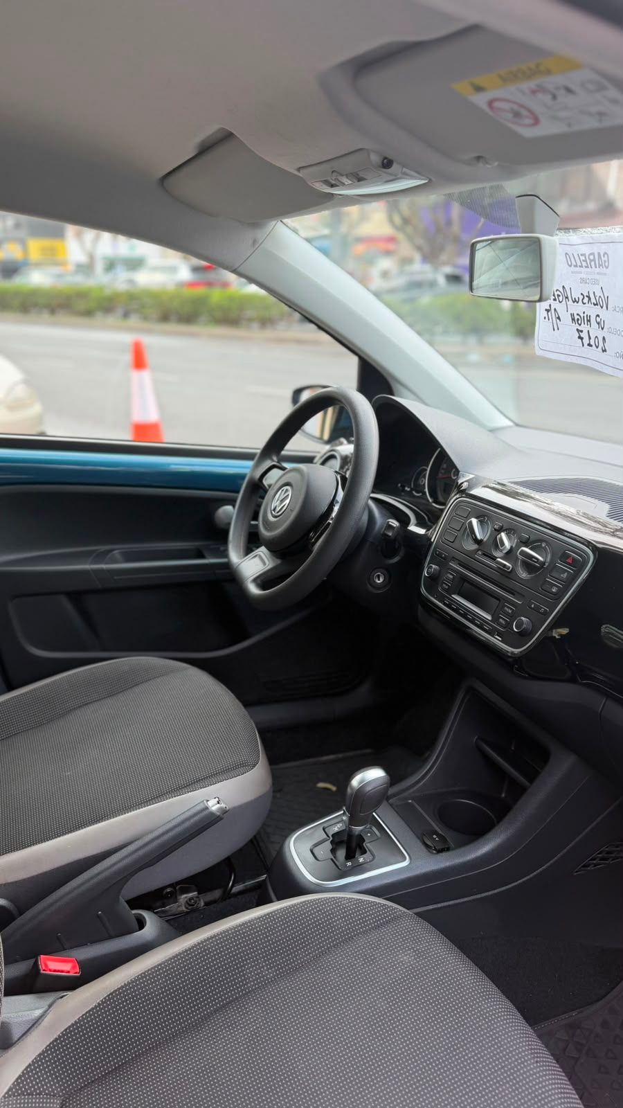 Volkswagen Up! Highline I-Motion 2017 - miniatura 2