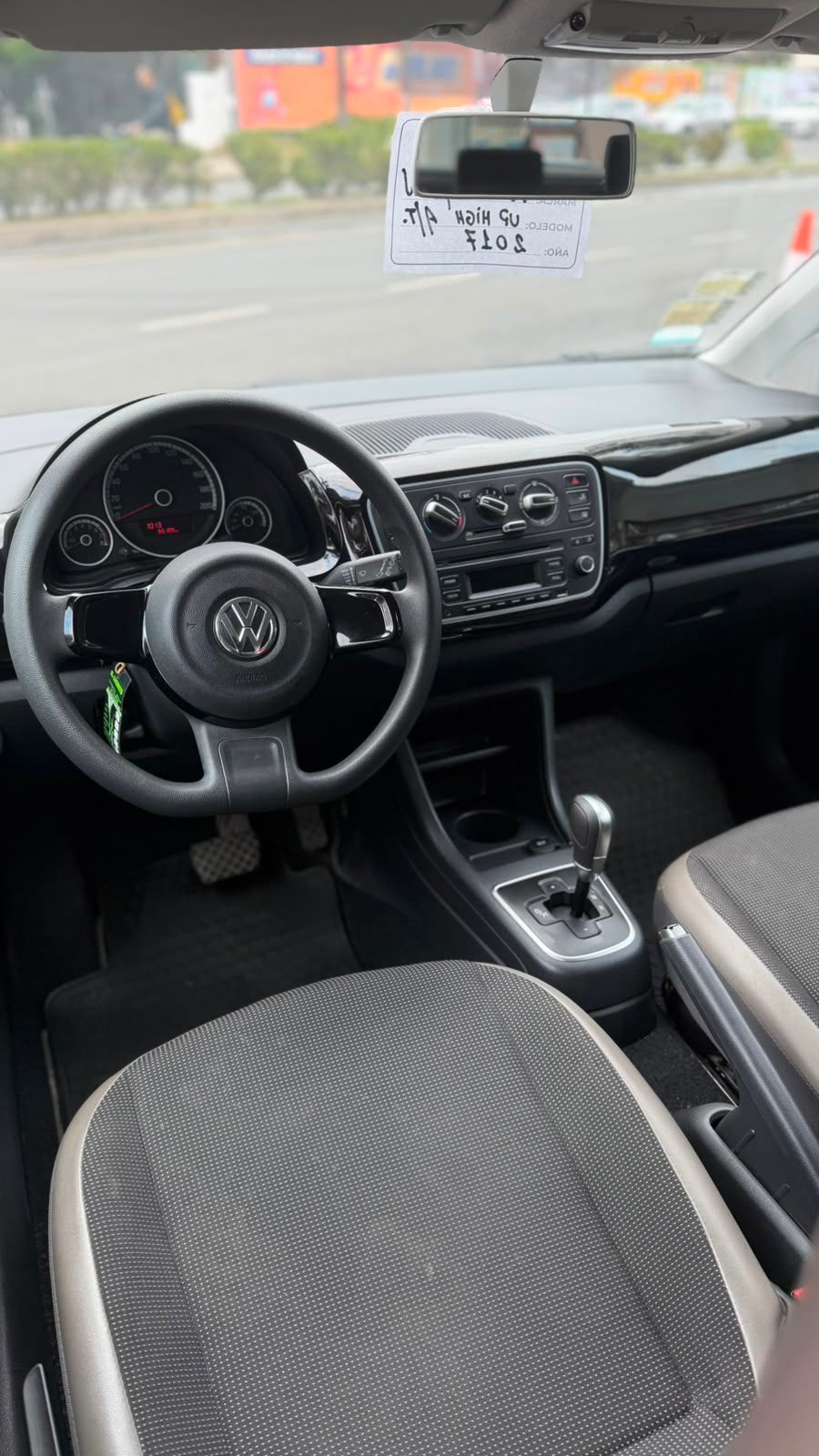 Volkswagen Up! Highline I-Motion 2017 - miniatura 6